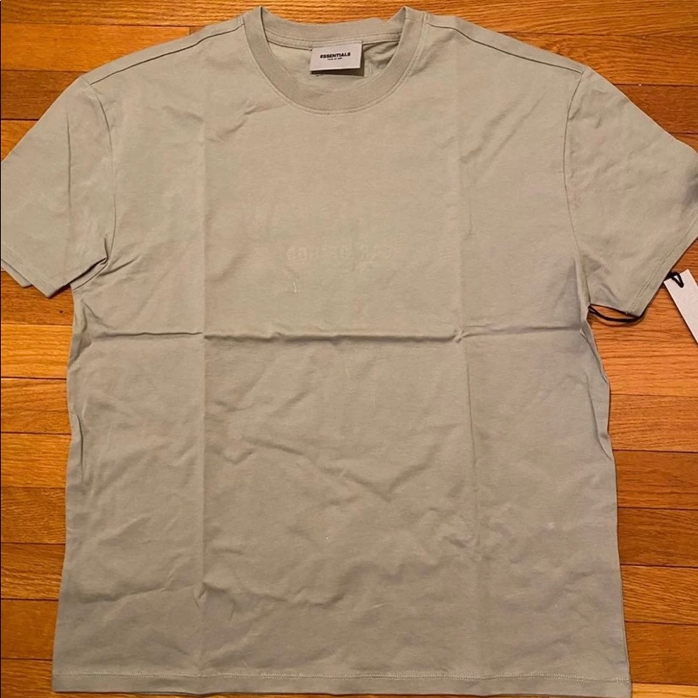 BNWT Essentials FOG tee, Pistachio size S